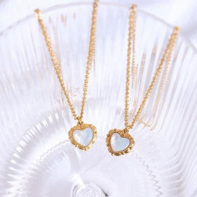 China 2022 New Women's Chic Necklace Women's Necklace 2022 Elegant Gold 12mm Stainless Steel White Heart Shaped Seashell Pendants Small Jewelry for sale