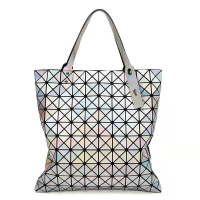 China Fashion Multifunctional Lady Foldable Geometric Pattern Handbag Leisure Travel Bag for sale