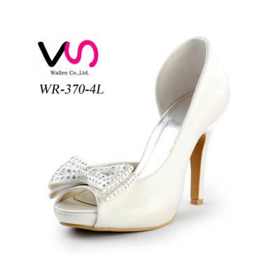 China Bridal shoes 10cm high heel with small platform dyeable satin handmade bridal shoes with small bow for sale