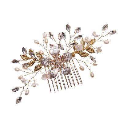 China Gold Hair Comb Crystal Pearl Headpiece Bridal Side Leaf Fancy Hair Comb Hair Accessries Wedding Hair Combs for sale