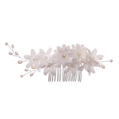 China Fancy Pearl Crystal Hair Wedding Hair Combs White Flower Design Hair Comb For Women for sale