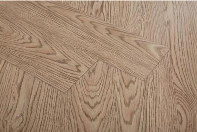 Chine Le vinyle en bois commercial de LVT parquetant le bois profond de 2.0mm a gravé 15.24cm x 91.44cm en refief à vendre