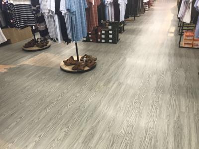 China 2mm LVT van de de Weerstands Houten Korrel van de Bevloeringsmisstap van de de Luxe Vinylplank de Bevloeringskleefstof Te koop