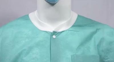 China Cheap Disposable dental non-woven lab gown hospital long sleeve short coat for doctor and nurse for sale