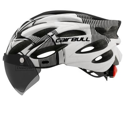 China Durable Ultralight Taillight Lens Visor Helmet Mountain Road Bike Removable Helmet for sale