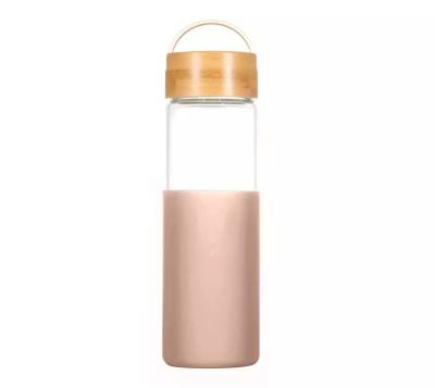 China Viable Clear Glass Water Bottle 22oz Portable Glass Drinking Water Bottle with Silicone and Bamboo Sleeve Lid for Hot Cold Drinks for sale