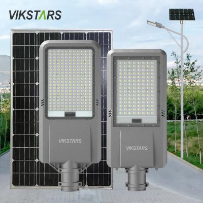 Chine 200W 300W 400W 500W Classique Aluminium Solar Street Lights Pour le jardin du village à l'extérieur à vendre