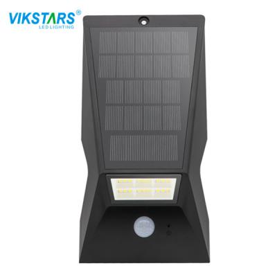 China 400LM Solar Powered Garden Lights Garden Fence Solar Lights 3.7V Battery Long Lifespan for sale