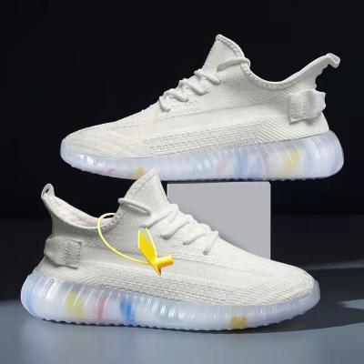 China Cushioning Yeezy Fly Knit Sail Fabric Women Low Top Sports Shoes Fashion Shoes Small And White Men Shoes Lovers for sale