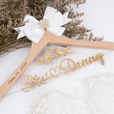 China Custom Made Custom Wedding Hanger For Bride With Love Birds JJ051 for sale