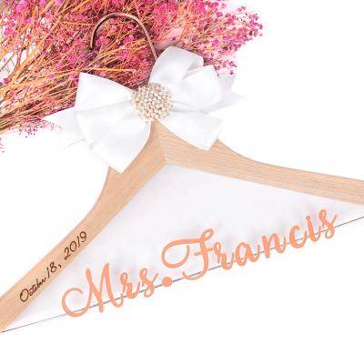 China Custom Made Custom Wedding Hanger With Acrylic Name And Engraved Bride Wedding Date JJ050 for sale