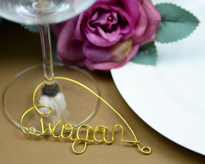 China Custom Personalized Wedding Wine Charm, Place Cards, Yarn Names for sale