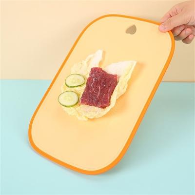 China New Sustainable Design 3 Sizes Adjust Non Slip Fruit Vegetable Choppers Wheat Straw Cutting Board for sale