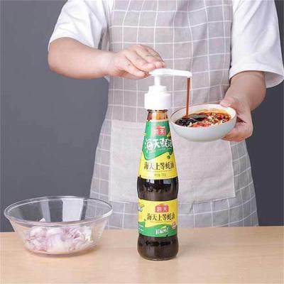 China Multifunctional Universal Hand Press Kitchen Mouth Pressure Bottle Sauce Oyster Ketchup Dispensing Pump for sale