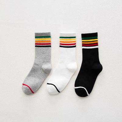 China Antibacterial Customized Black Stripe Socks Sports Slouchy Socks Breathable Comfort Women Crew Socks for sale