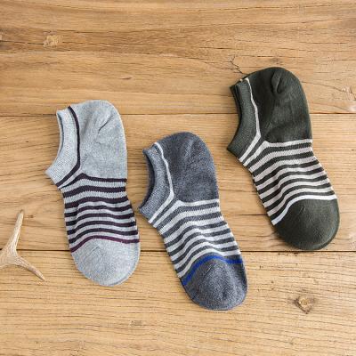 China Antibacterial Mens Sporty Cut Low Running Sports Slouch Slouch Socks Long Colorful Stripe Socks for sale