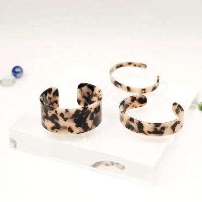 China Vintage Teenytiny Cellulose Acetate Bracelet Factory Jumbo Light Ivory Turtle Shell Acetate Cuff Bangle for sale