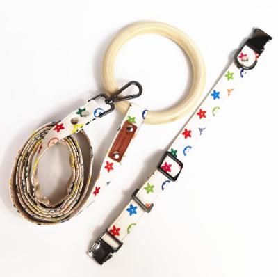 China Custom Wholesale Leather Fashionable Brand Printing Dog Pet Collar With Wooden Handle for sale