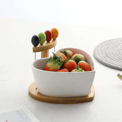 China Modern White Ceramic Fruit Love Shape Salad Bowl With Bamboo Rack Tableware Fruit Snack Plate Restaurant for sale