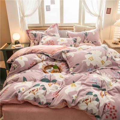 China 3pcs/4pcs Folded Flower Print Polyester Fiber Milky Fluffy Bedding Set For Winter Thicken Duvet Cover Set In Stock for sale