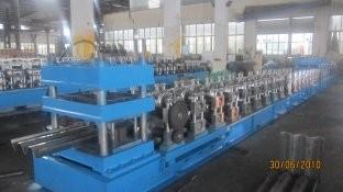 Cina 45kW Main Motor Power GuardRail Roll formatrice con comando elettrico Cabinet in vendita