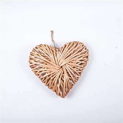 China Cheapest Handmade Wicker Christmas Willow Heart For Home Decoration Europe Best Design Wholesale for sale