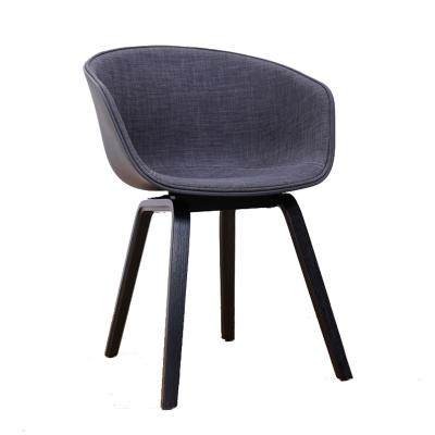 中国 High Quality Convertible Stackable Modern Furniture Plastic Dining Chairs With Wooden Legs Restaurant Chair 販売のため