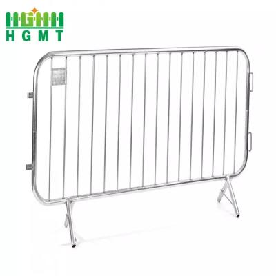 China Traffic Road Safety 0.9m Steel Barricade Barrier With Bridge / Flat / V Shape Feet Te koop