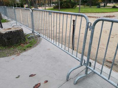 China Interlocking Metal Crowd Barriers 1.1m Height Te koop