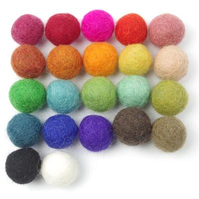 China Home Decor Felt Ball Garland Pom Pom Garland Halloween Party Classroom Orange Yellow Felt Balls for sale