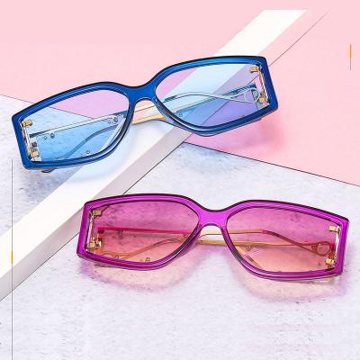 China 2021 Oculos De Sol Vintage Square Lens Small Sunglasses Fashion Sunglasses Rivet Metal Frame Sun Glasses for sale