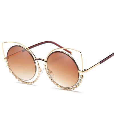 China Fashion Sunglasses 2020 Fashion Women Diamond Sun Shades Ocean Round Lens Metal Frame Cateye Sunglasses for sale