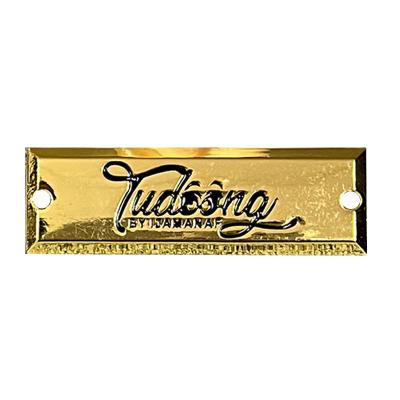 中国 High Quality Metal Rectangle Gold Custom Engraved Metal Brand Logo Labels For Handbags Clothing 販売のため