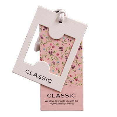 China Customized Recyled Fashion Free Design Women Wear Garment Labels Hang Tags Print Price Tag Products Hang Tags Print Labels For Clothes Te koop