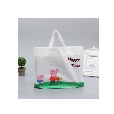 Cina High Quality 50pcs Shock Resistance Flower Pe Gift Plastic Shopping Apparel Package Bags For Party Supply Christmas New Year in vendita