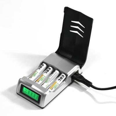 Chine Chargeur de batterie rechargeable futé de fente du Rapid 4 d'affichage à cristaux liquides pour la batterie d'aa D.C.A. NiMH NiCD à vendre