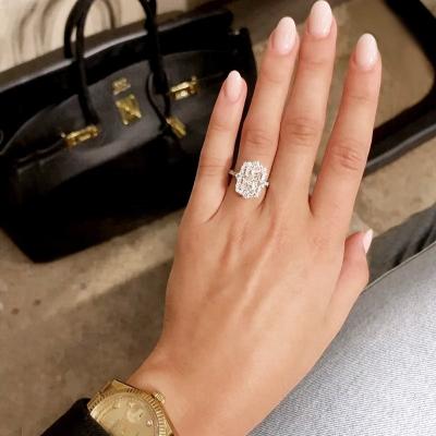 China 2022 CLASSIC Trendy Engagement Rings For Women Hot Sale Dubai 18k Gold Ring Fashion Gold Rings For Women for sale