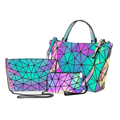 China 2021 High Quality Rainbow PU Fashion Purse Women Luminous Geometric Luminescent Wallet Women's Purse Chain Bag Shoulder Bag for sale