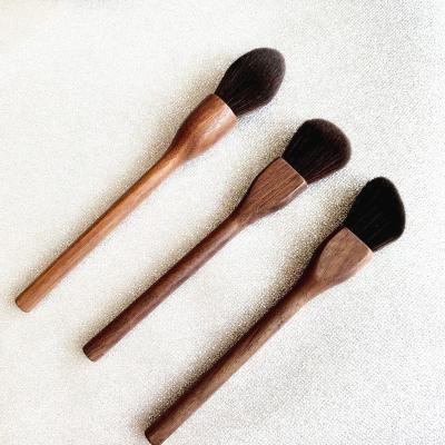 China Luxury Natural Wooden Smudge Brush Makeup Brush Single Highlight Blush Angled Contour Brush for sale