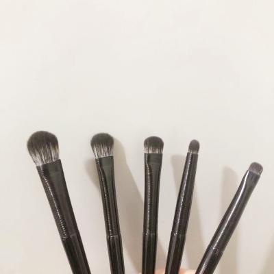 China Beauty Care Makeup Tools Customize Logo Single Eye Definer Brush High Quality Flat Eye Concealer Blending Brush Provide Eye Shadow Brush for sale