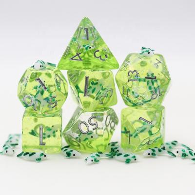 China Custom Dnd RPG Board Game Dice Set 16mm Polyhedral RPG Fish Resin Dies for sale