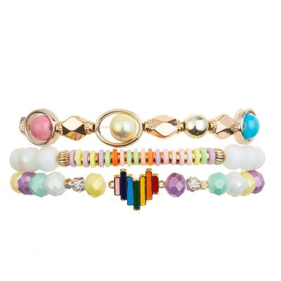 China La pulsera hecha a mano de las gotas del encanto del corazón del arco iris colorida para las mujeres va de fiesta en venta