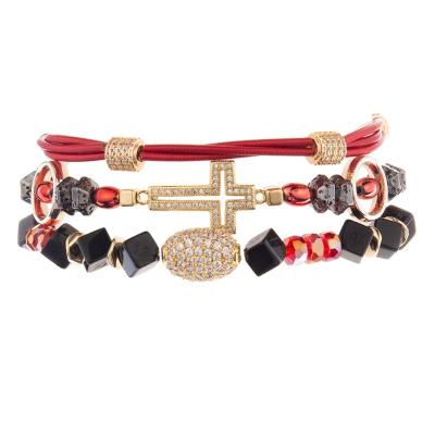 China Pulsera elástico moldeada apilable roja del metal del oro del vintage para la moda de la primavera en venta