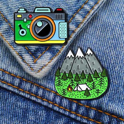 China Mountain Creative Forest Souvenirs Enthusiast Camping Field Micro Camera Chapter Brooch for sale