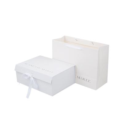 China Recyclable Rigid Cardboard Gift Boxes With Ribbon And Magnetic Lid Gift Packaging Flat Packing Folding Box For Clothes for sale