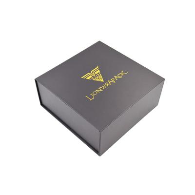 China Recyclable Luxury Premium Rigid Flat Pack Cardboard Bespoke Gift Packaging Magnetic Closure Folding Box for sale