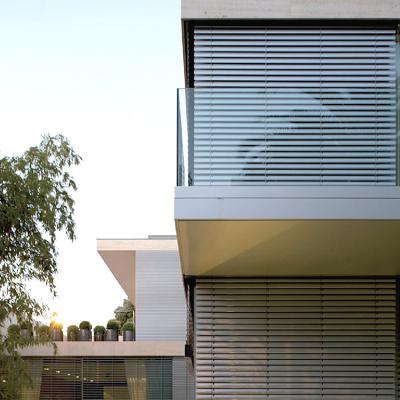 China Morden Foshan Luxury Outdoor Venetian Blinds Shade Motorized Aluminum Roller Blinds for sale