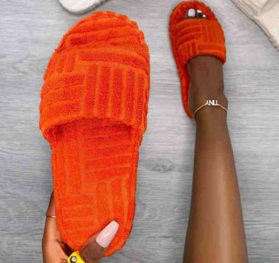 China Fashion Trend Ladies Winter Fur Slides Warm Furry Fluffy Women Fuzzy Slippers Slippers for sale