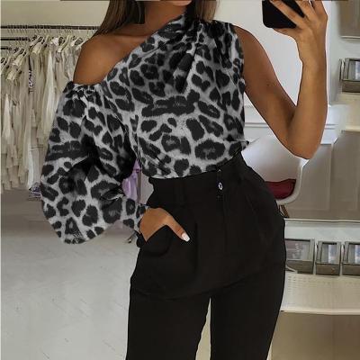 China 2021 Anti Shrink Arrive Summer Leopard Stripe Lengan Pendek Stitch Hipstr Trendy Striped Sexy Polyester Relaxed Top Fit Women T-shirt for sale