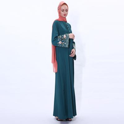 China High quality polyester 2022 new Muslim traditional women dress long with embroidery islamic lady's clothing and accessories hot sale for sale